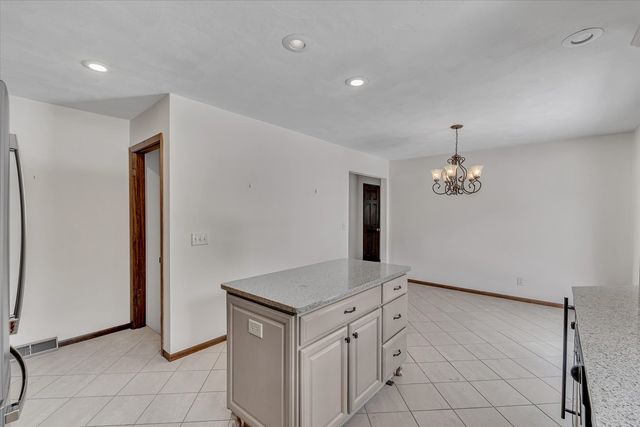 1530 W GEORGE WASHINGTON Boulevard S, Davenport, IA 52804
