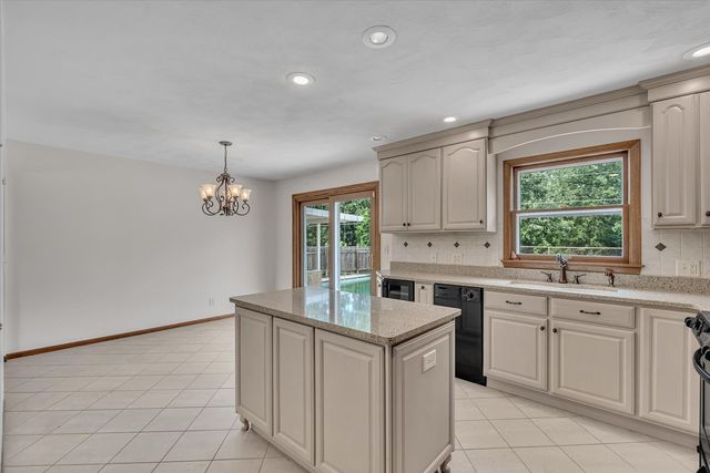 1530 W GEORGE WASHINGTON Boulevard S, Davenport, IA 52804