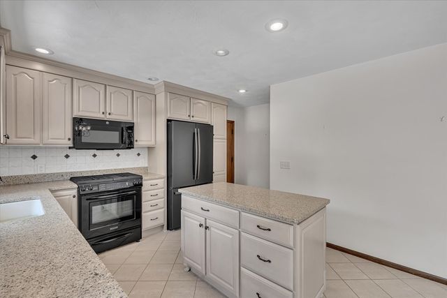 1530 W GEORGE WASHINGTON Boulevard S, Davenport, IA 52804