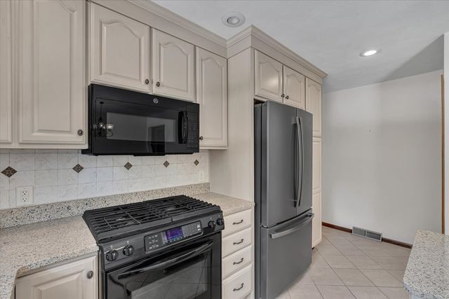 1530 W GEORGE WASHINGTON Boulevard S, Davenport, IA 52804