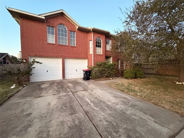 1410 Hunter Green Lane, Fresno, TX 77545