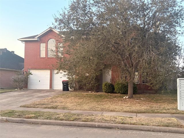 1410 Hunter Green Lane, Fresno, TX 77545