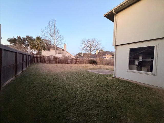 1410 Hunter Green Lane, Fresno, TX 77545