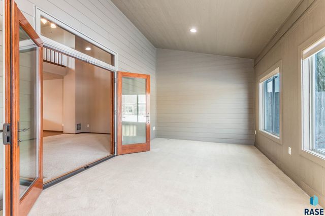 2704 E Tranquility Pl Place, Sioux Falls, SD 57108