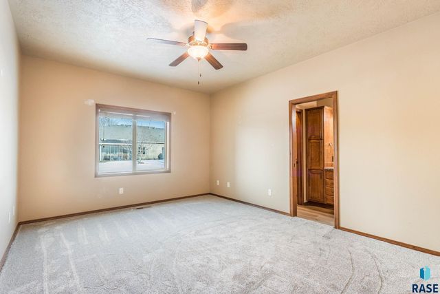 2704 E Tranquility Pl Place, Sioux Falls, SD 57108