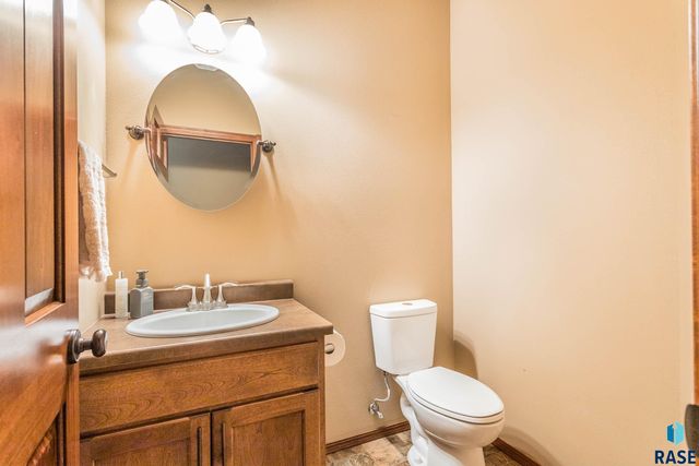 2704 E Tranquility Pl Place, Sioux Falls, SD 57108