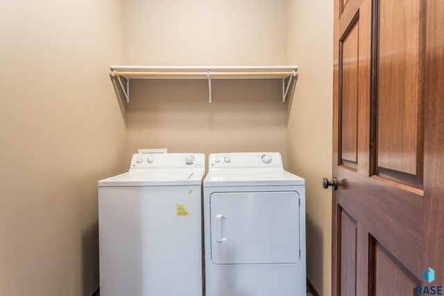 2704 E Tranquility Pl Place, Sioux Falls, SD 57108