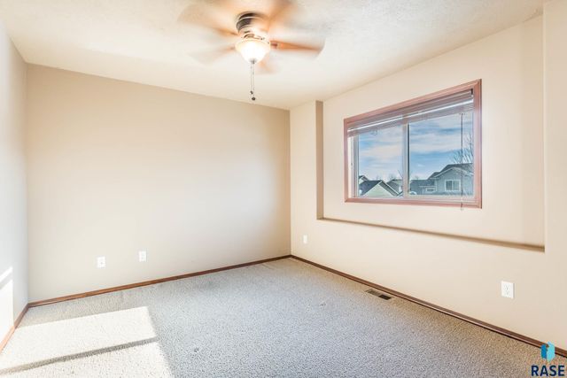 2704 E Tranquility Pl Place, Sioux Falls, SD 57108