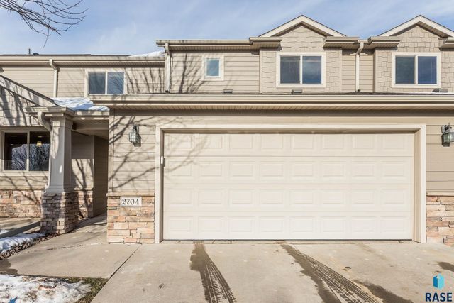 2704 E Tranquility Pl Place, Sioux Falls, SD 57108