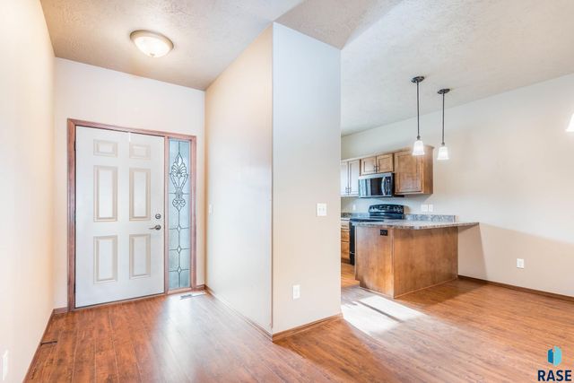 2704 E Tranquility Pl Place, Sioux Falls, SD 57108