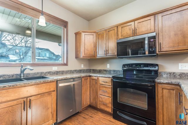 2704 E Tranquility Pl Place, Sioux Falls, SD 57108