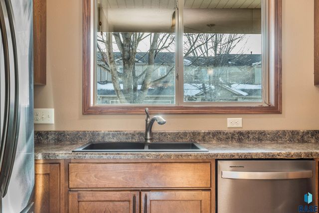 2704 E Tranquility Pl Place, Sioux Falls, SD 57108