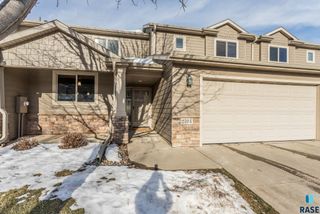 2704 E Tranquility Pl Place, Sioux Falls, SD 57108