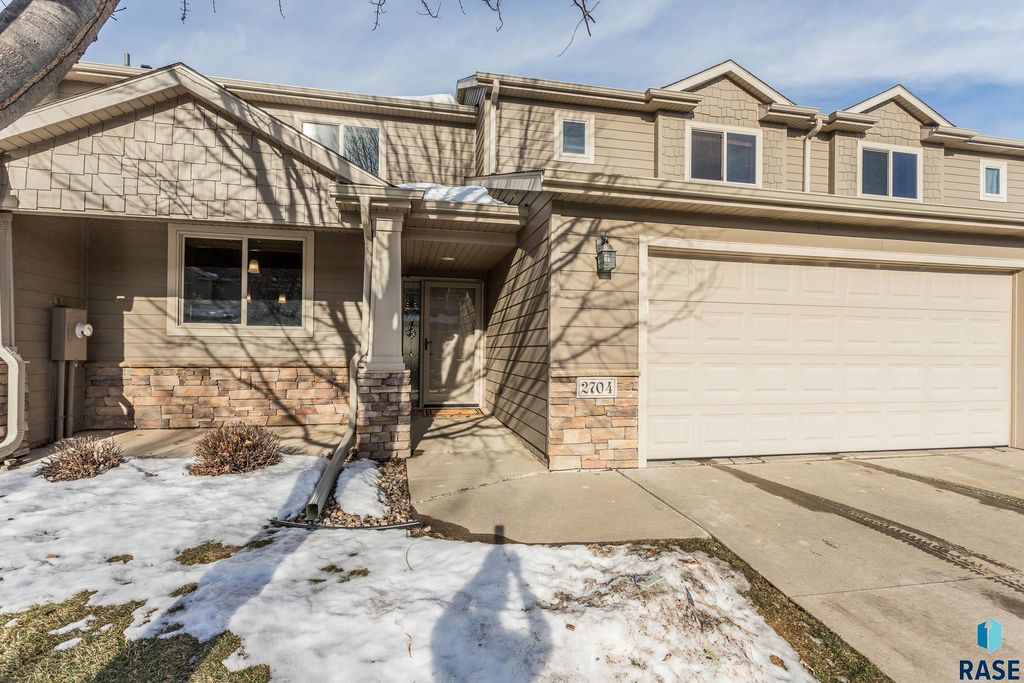 2704 E Tranquility Pl Place, Sioux Falls, SD 57108
