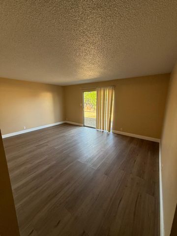 312 N N Santa Ana St, Los Banos, CA 93635