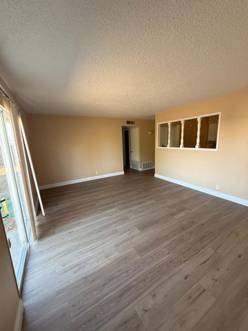 312 N N Santa Ana St, Los Banos, CA 93635
