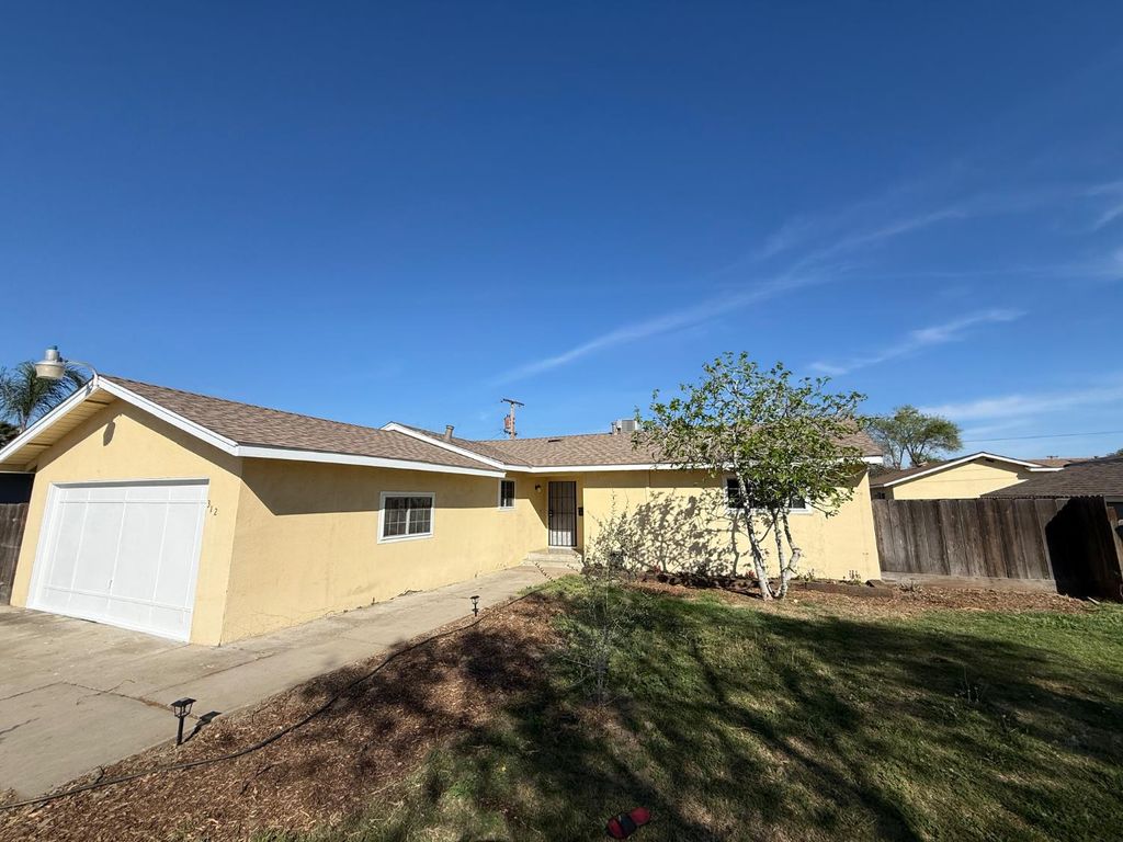 312 N N Santa Ana St, Los Banos, CA 93635