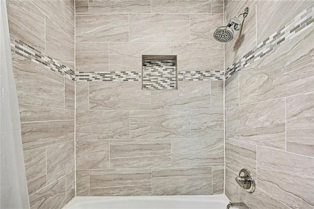 8011 W 113th Street, Overland Park, KS 66210