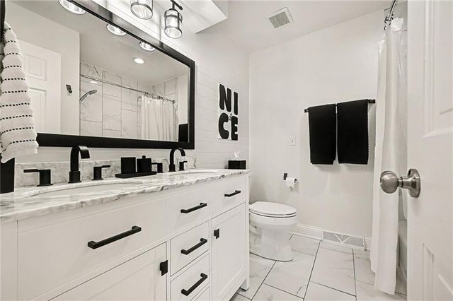 8011 W 113th Street, Overland Park, KS 66210