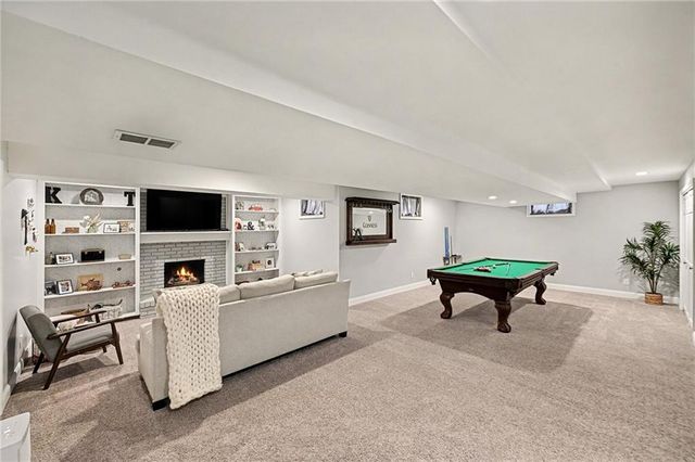 8011 W 113th Street, Overland Park, KS 66210