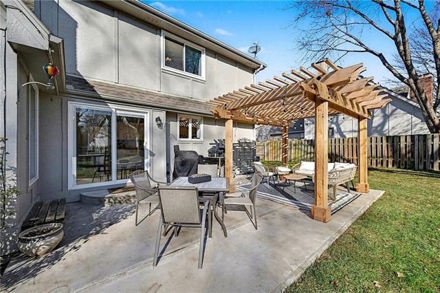 8011 W 113th Street, Overland Park, KS 66210