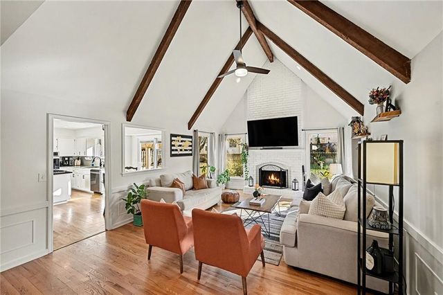 8011 W 113th Street, Overland Park, KS 66210