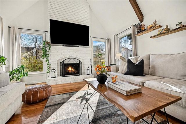 8011 W 113th Street, Overland Park, KS 66210