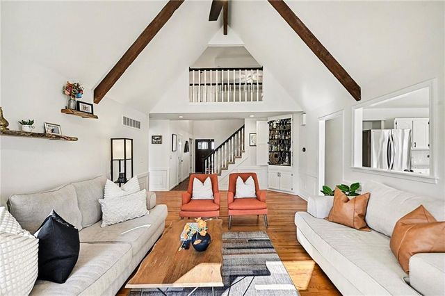 8011 W 113th Street, Overland Park, KS 66210