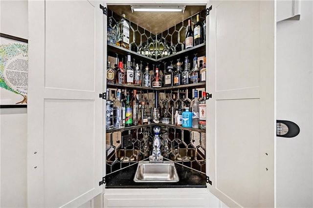 8011 W 113th Street, Overland Park, KS 66210