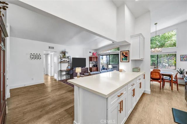 5805 Whitsett Avenue 201, Valley Village, CA 91607