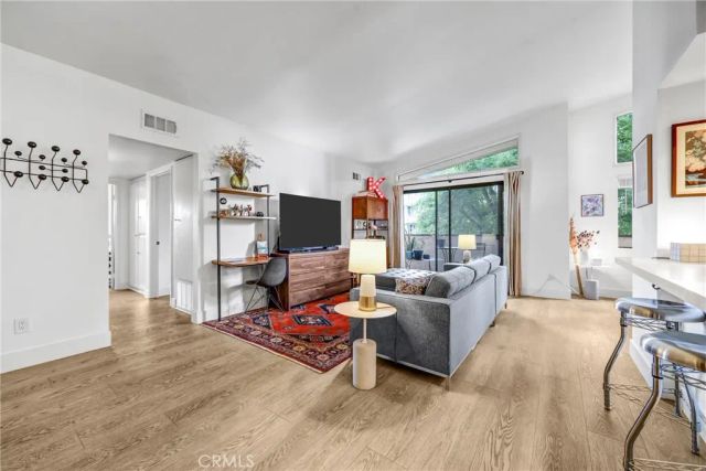 5805 Whitsett Avenue 201, Valley Village, CA 91607