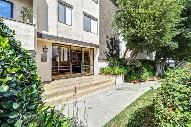 5805 Whitsett Avenue 201, Valley Village, CA 91607