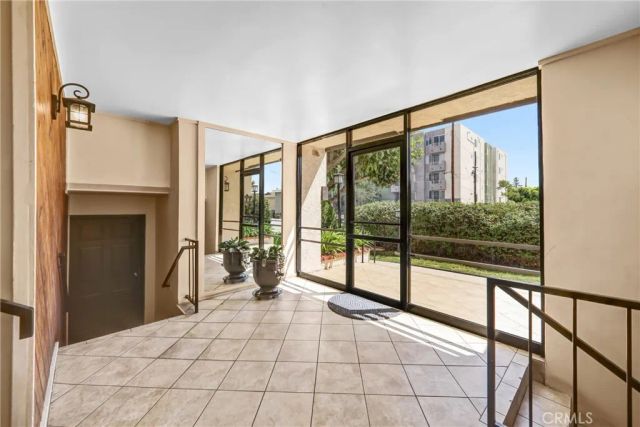 5805 Whitsett Avenue 201, Valley Village, CA 91607