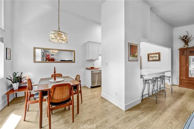 5805 Whitsett Avenue 201, Valley Village, CA 91607