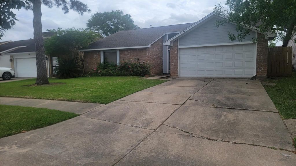 3030 Shawnee Drive, Sugar Land, TX 77479