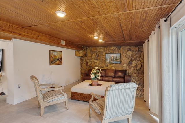 618 Holly Road, Vero Beach, FL 32963