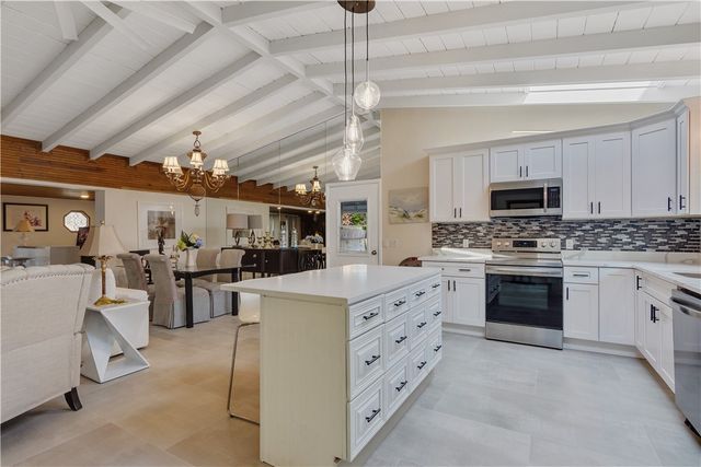 618 Holly Road, Vero Beach, FL 32963