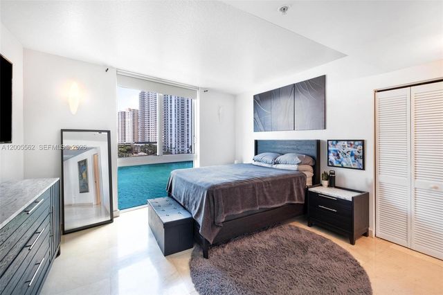 325 S Biscayne Blvd 823, Miami, FL 33131