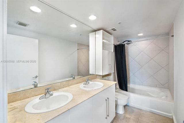 325 S Biscayne Blvd 823, Miami, FL 33131