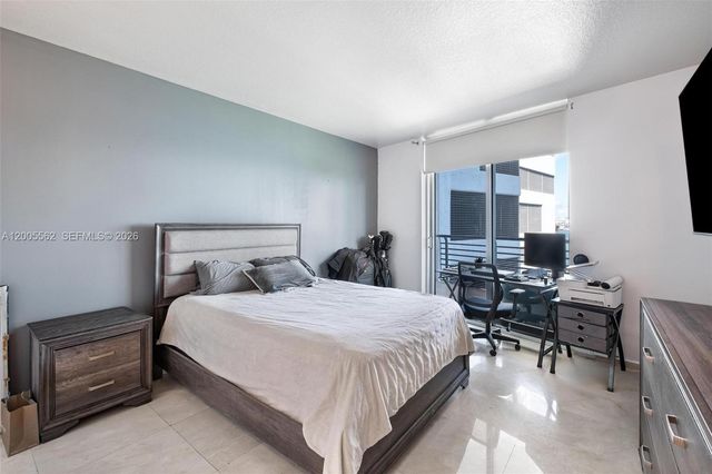 325 S Biscayne Blvd 823, Miami, FL 33131