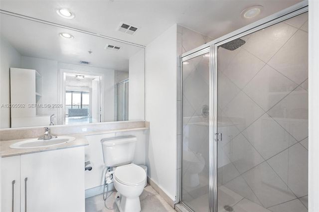 325 S Biscayne Blvd 823, Miami, FL 33131