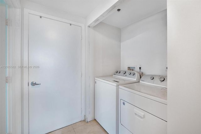 325 S Biscayne Blvd 823, Miami, FL 33131