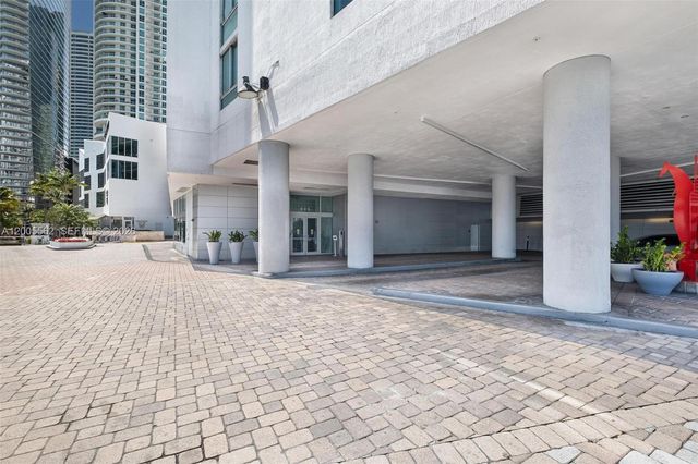 325 S Biscayne Blvd 823, Miami, FL 33131