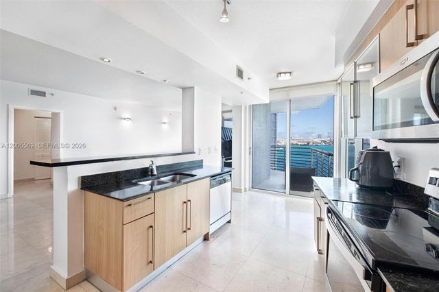 325 S Biscayne Blvd 823, Miami, FL 33131