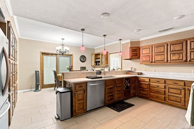 100 Elizabeth Ann Ct., Castle Hills, TX 78213