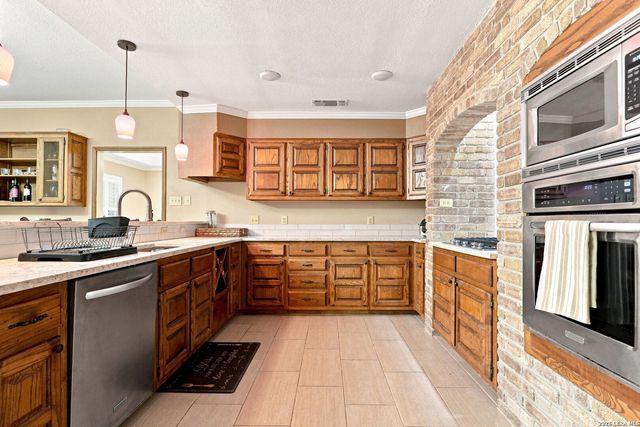 100 Elizabeth Ann Ct., Castle Hills, TX 78213