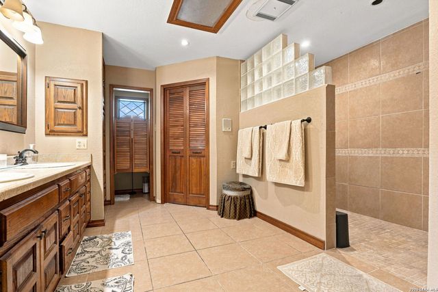 100 Elizabeth Ann Ct., Castle Hills, TX 78213
