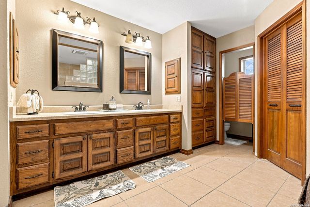 100 Elizabeth Ann Ct., Castle Hills, TX 78213