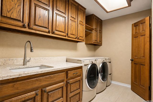 100 Elizabeth Ann Ct., Castle Hills, TX 78213