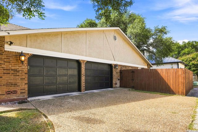 100 Elizabeth Ann Ct., Castle Hills, TX 78213
